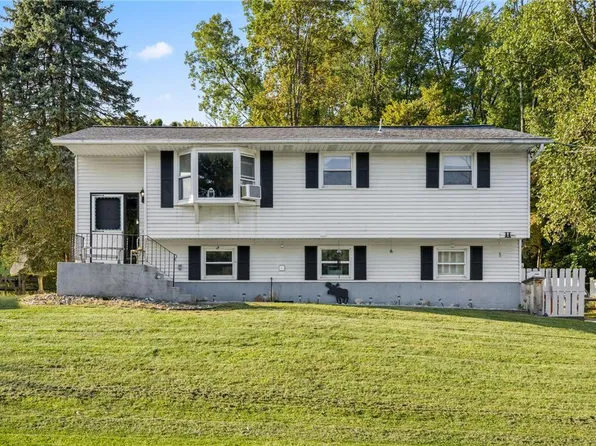 11 Fairview Ln, Bangor, PA 18013