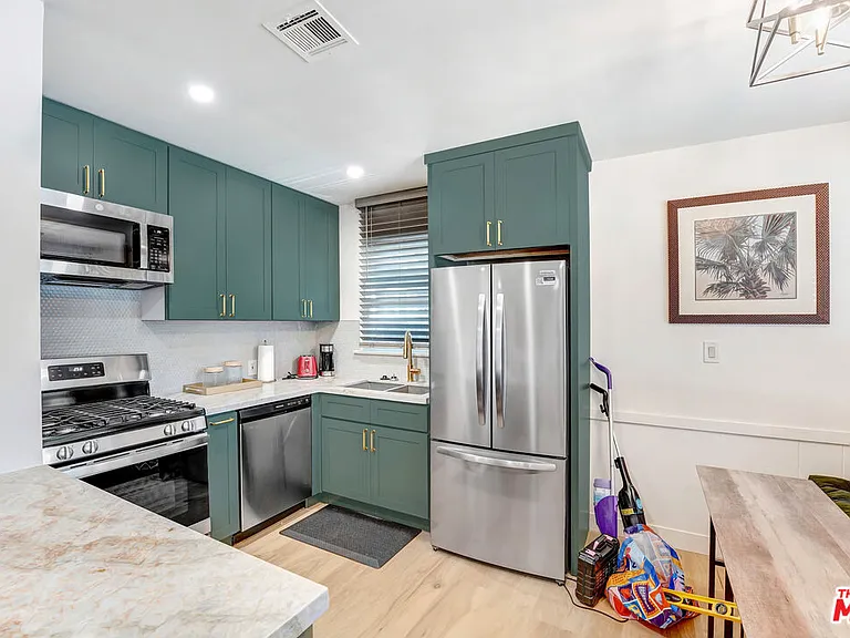 5252 Canoga Ave — Photo 6