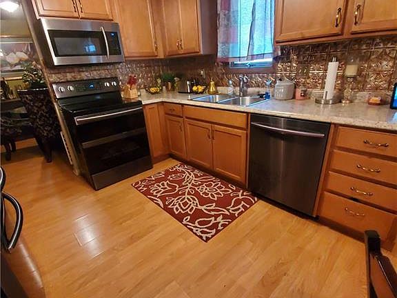 5th image of 2210 W 36th St