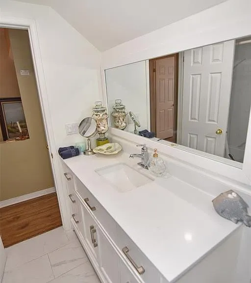 2471 Pillette Rd — Photo 36