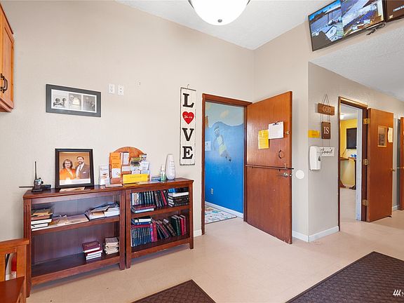 2nd image of 232 Lexington Avenue