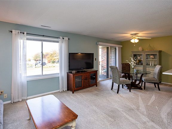 4th image of 4825 Woodland Ave Unit 8
