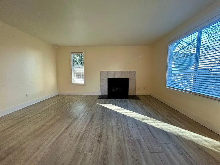 7306 NE 16th Ave — Photo 6