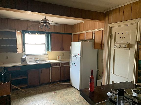 3rd image of 280 Jessica Dr