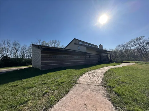 10 Country Life Ln, Defiance, MO 63341