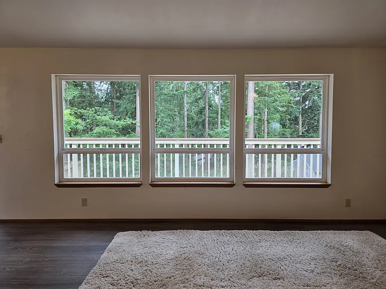384 Selkirk Dr — Photo 36