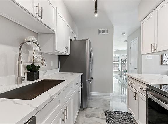 4th image of 413 Sugar Pine St APT C