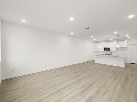 The Pointe at Capp Smith Lake - Tulane Interior Image 3