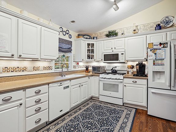 5th image of 380 Highpoint Cir S
