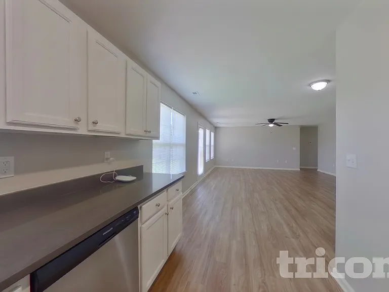 1221 Grace Ct — Photo 6