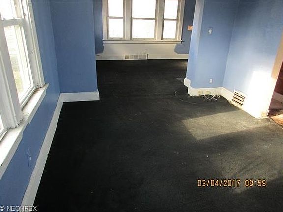 4th image of 1461 E 204th St