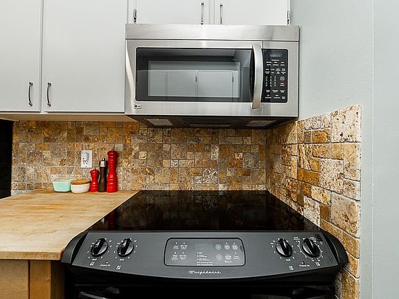 5th image of 9320 Parksville Dr #203