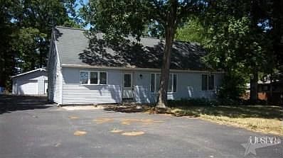 1st image of 811 Laddie Ln