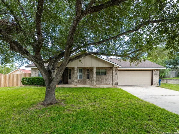 319 CROWNHILL, Pleasanton, TX 78064