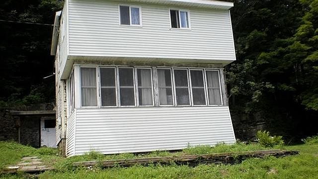 2nd image of 130 Crandall St