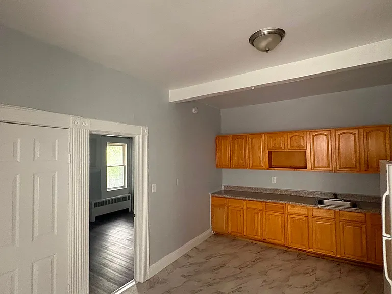 162 Waverly St #2 — Photo 7