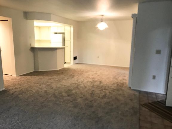 3rd image of 1296 Bellevue Way NE APT 3