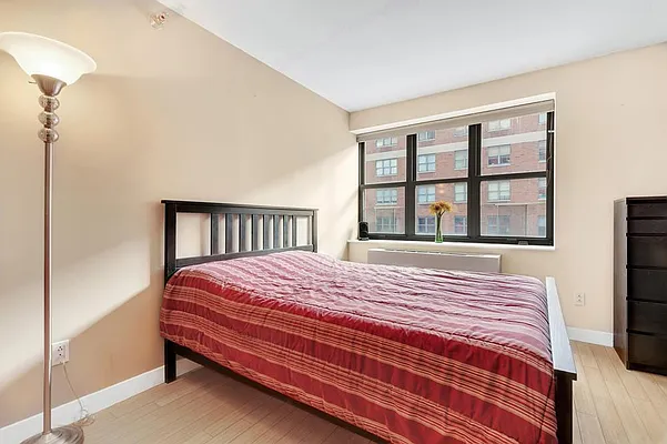 Sold by R New York | media 4