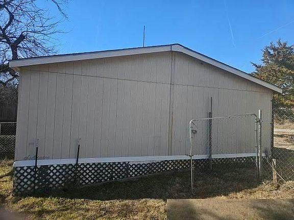 3rd image of 971 Cardinal Rd