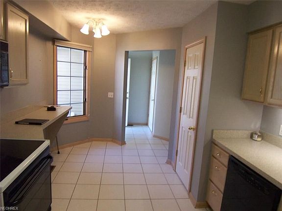 5th image of 263 English Lakes Blvd