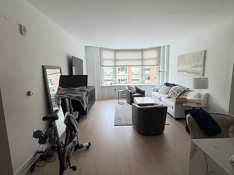 1400 Hudson St #416 — Photo 2