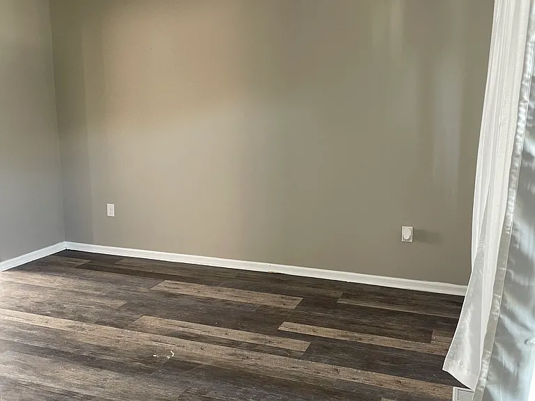435 Park Ave — Photo 17