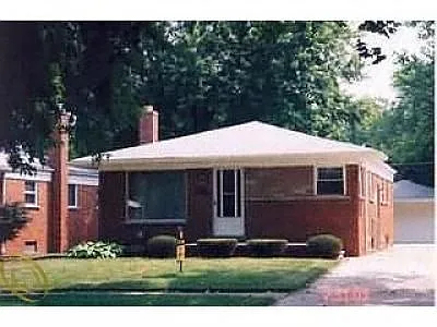 19380 Rensellor St photo 1
