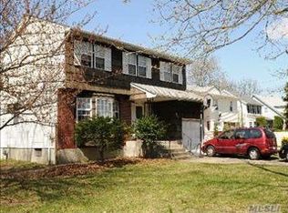 2370 Hewlett Ave, Merrick, NY 11566