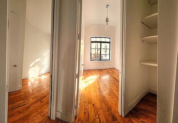5th image of 217 Boerum St #1R