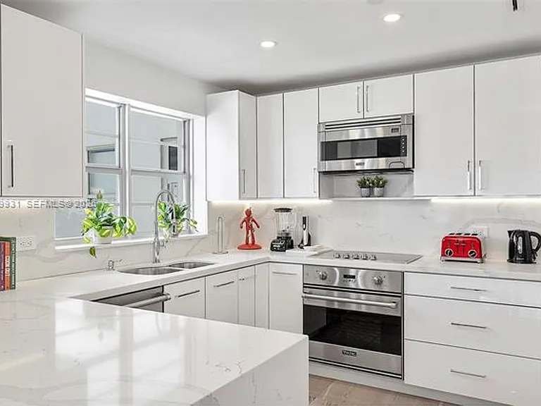 16 Island Ave #7C — Photo 13