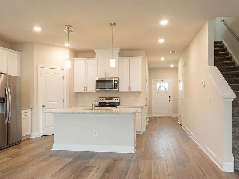 857 Longleaf Ln — Photo 2