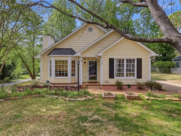 3301 Winburn Dr, Greensboro, NC 27410