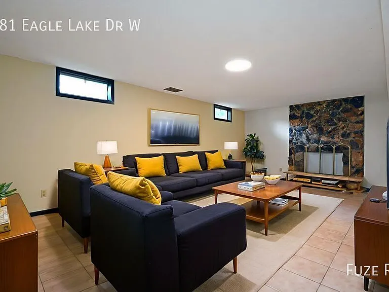 481 W Eagle Lake Dr — Photo 3