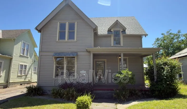 1105 SE Pine St — Photo 1
