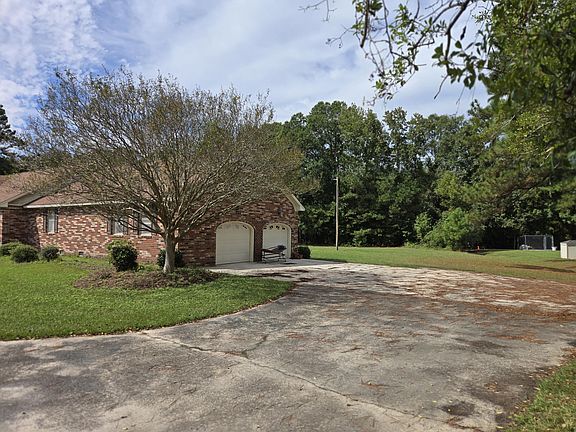 4th image of 224 Country Club Blvd