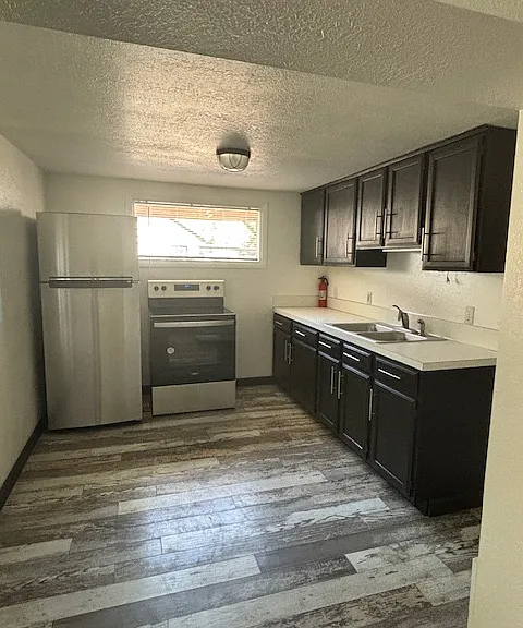 916 E Logan St — Photo 3