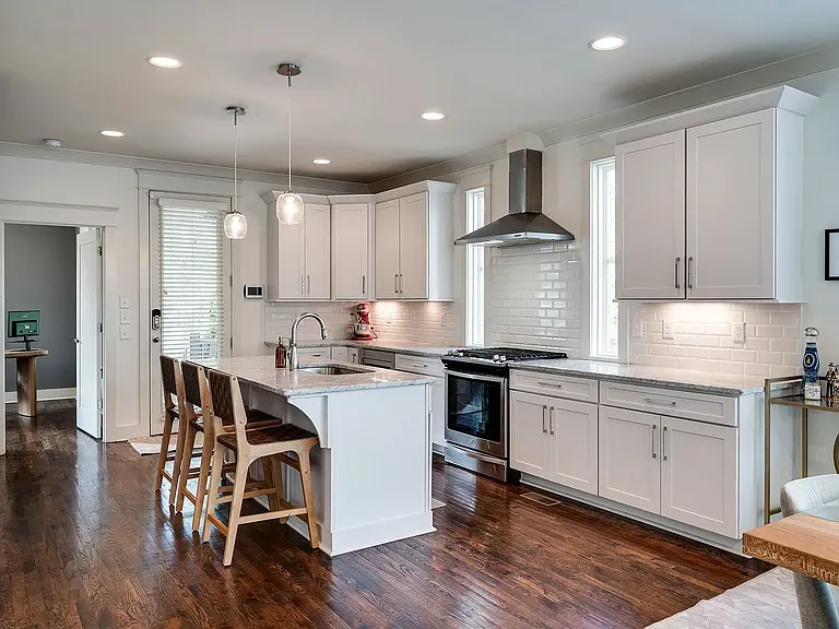 926 Thomas Ave — Photo 7