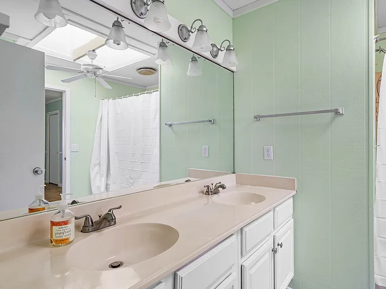 2nd floor full bath