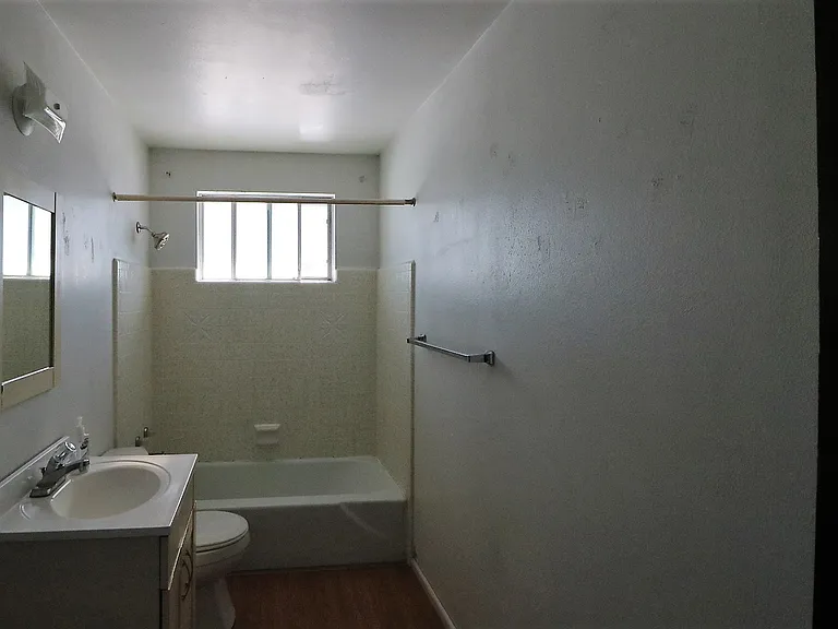 263 W Duplex — Photo 4