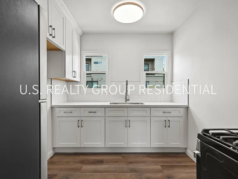 179 N Edgemont St #4 — Photo 9