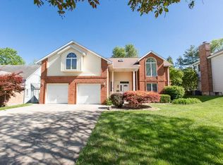 28 Pebble Hill Dr, Belleville, IL