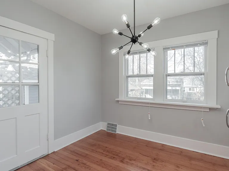 3026 Sewell St — Photo 10