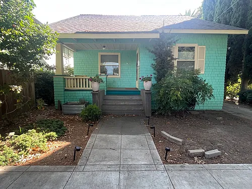 219 24th St Photo 1