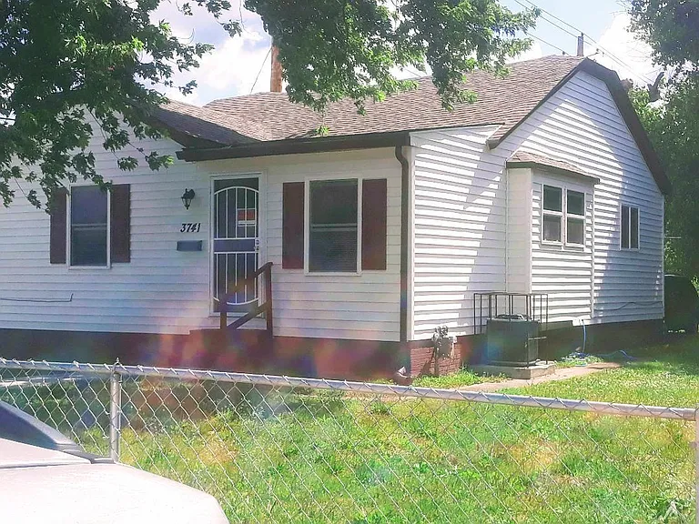 3741 N Tacoma Ave — Photo 8