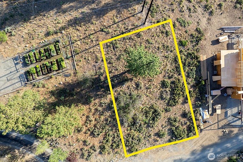 2nd image of 615 Pine Loop
