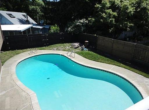 5th image of 70 Basswood Ave