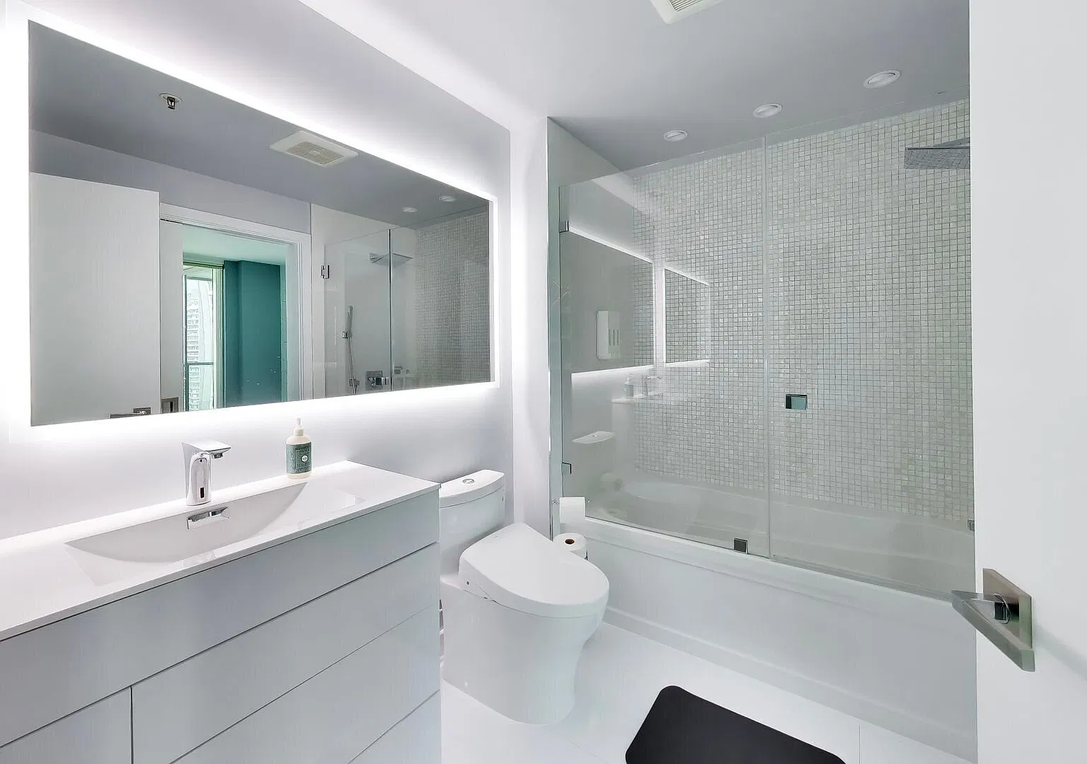 Luxury 1 Bedroom at One Rincon Hill! — Photo 4