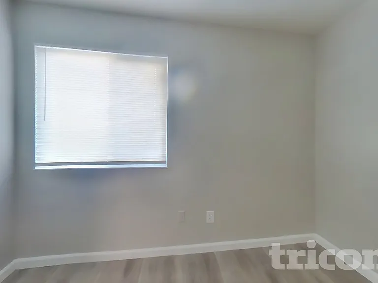 2308 Clinton Ct — Photo 12
