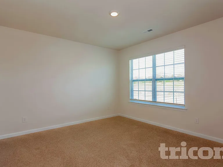 2653 McIntosh St — Photo 9