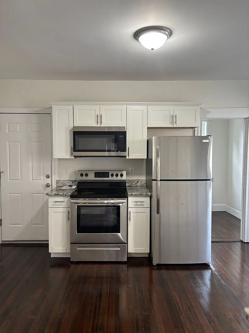 38 Roberts St — Photo 2